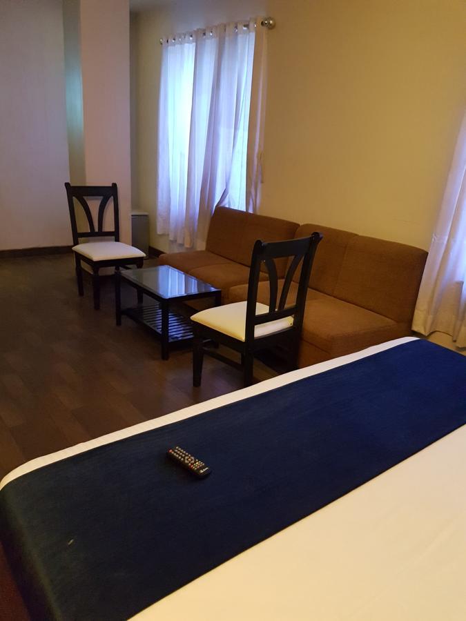 Shelter Hotel Лакхнау Экстерьер фото